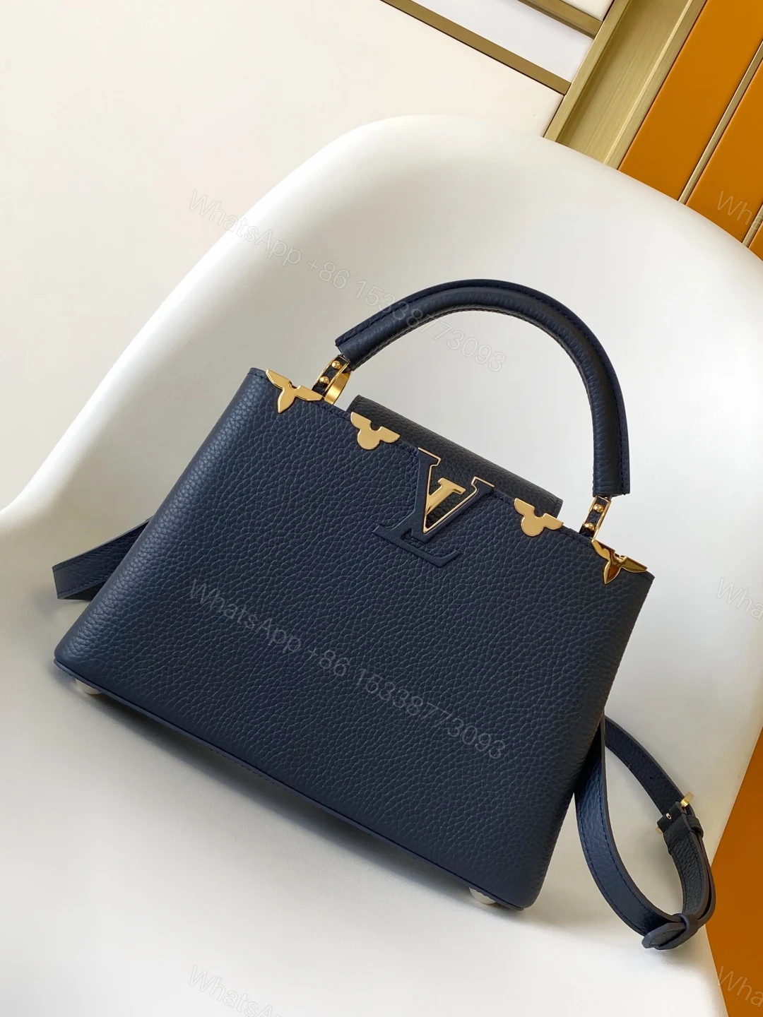 LV高仿M25231 Capucines手提包金屬飾邊深藍通勤女用款 — view 1