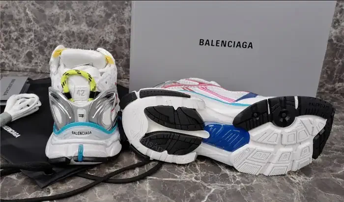 View 3 of BALENCIAGA RUNNER SNEAKER IN MULTICOLORED – BB262