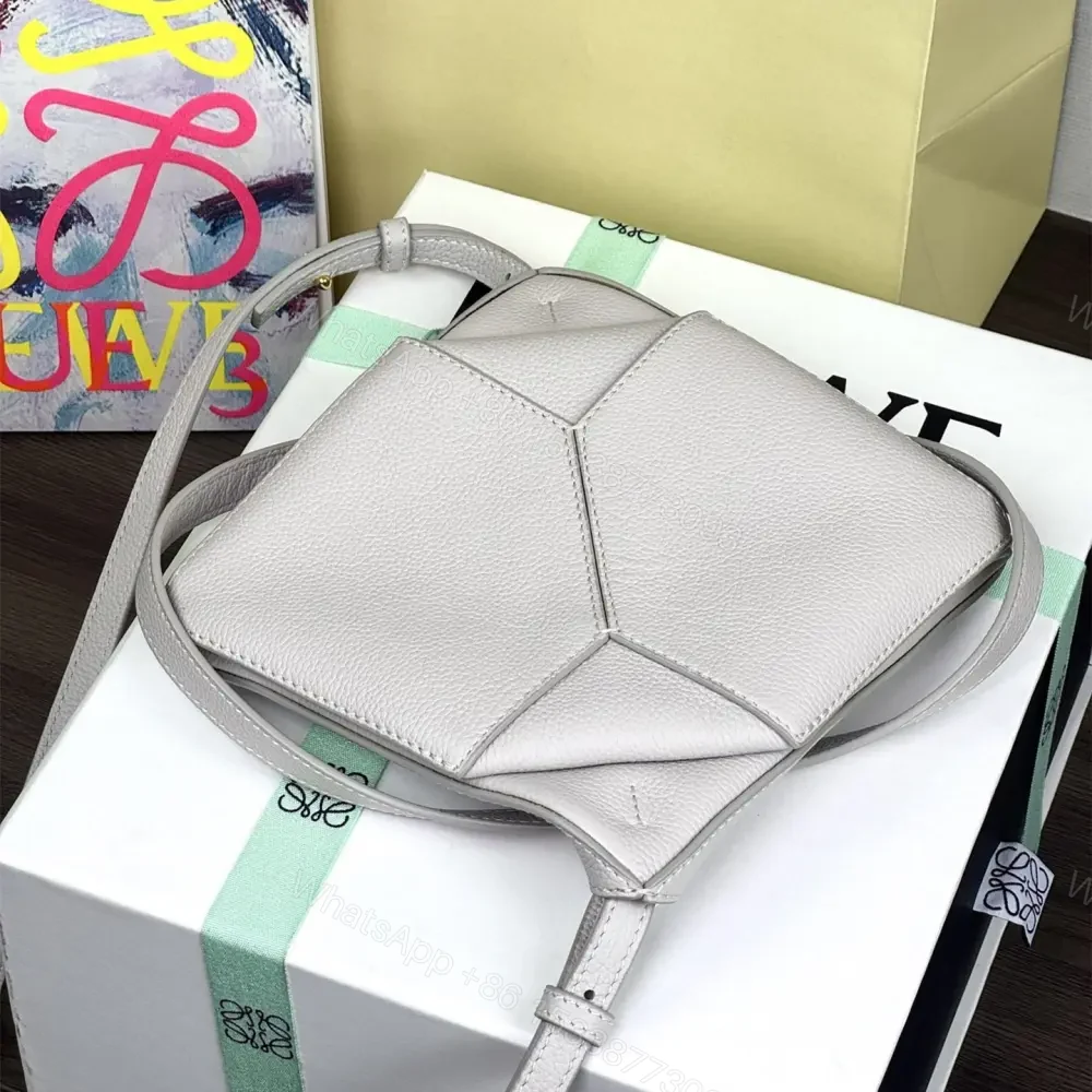 View 7 of 高仿Loewe*Fold系列1769小牛皮Tote手袋米灰色Mini免檢版