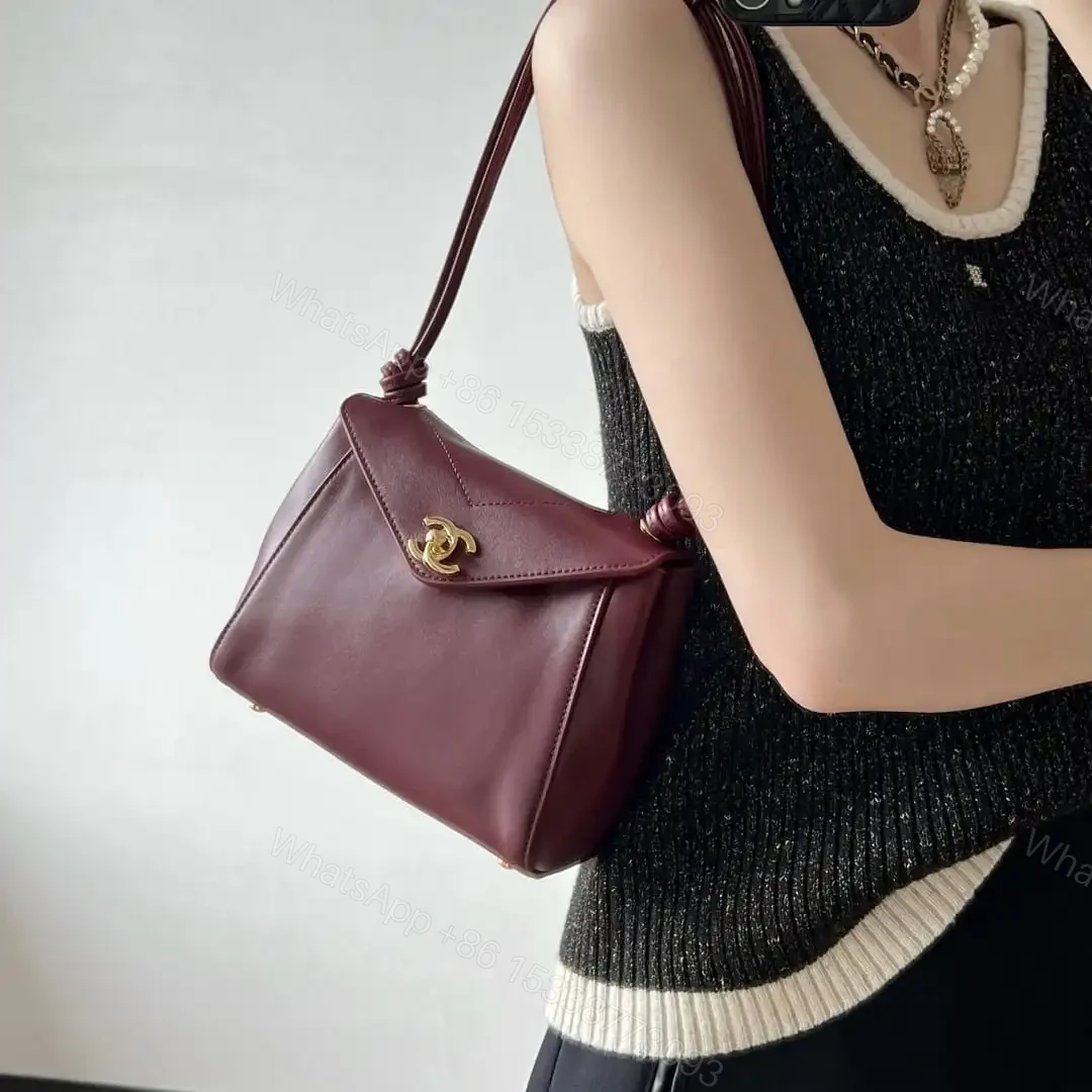 View 18 of 高仿Chanel*26A系列AS6223高級手工坊口蓋包酒紅色小號免檢版