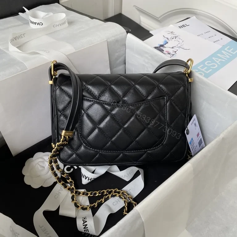 Quilted Black Leather Shoulder Bag - Chic, All-Day Luxury — view 5