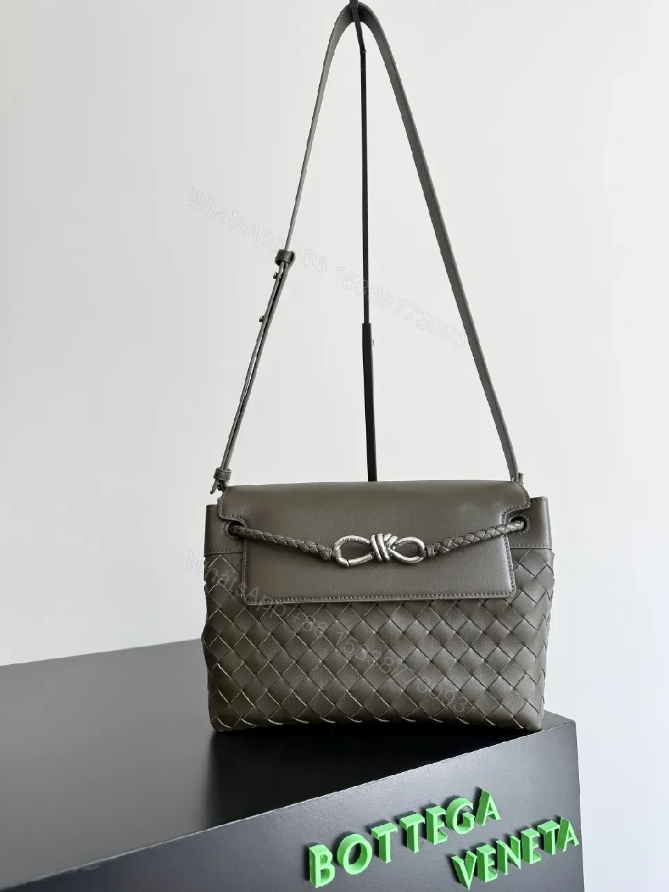 Chic Texture Crossbody: Woven Leather, Sculpted Hardware, Compact Style — view 1