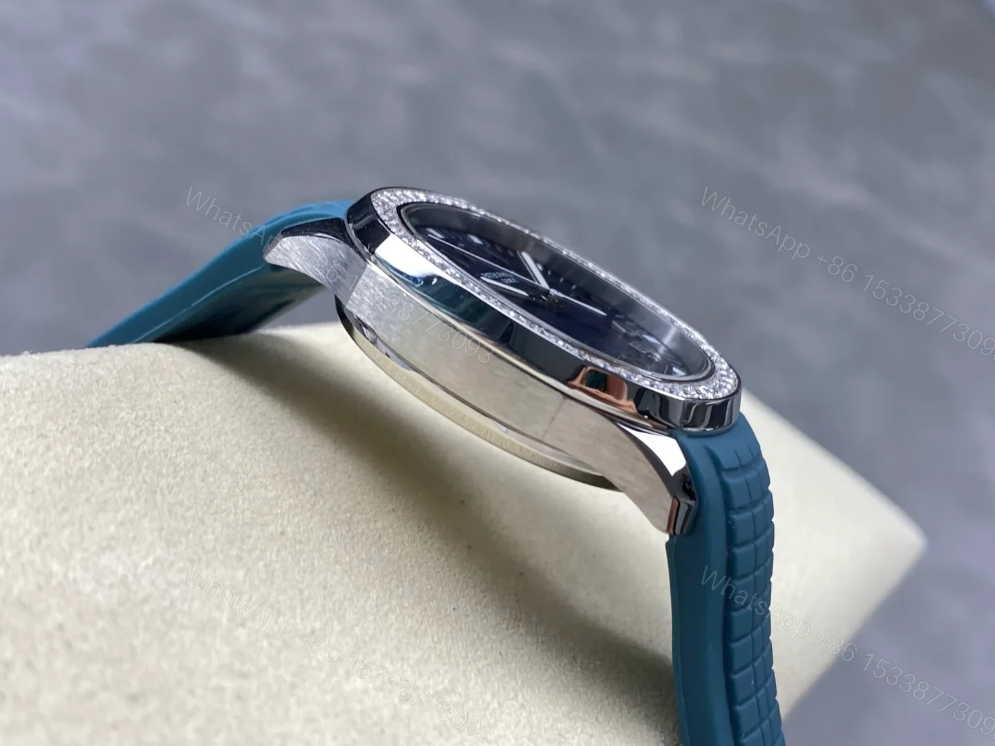 View 5 of Patek Philippe Aquanaut 5067 Stainless Steel Blue 5067A-025