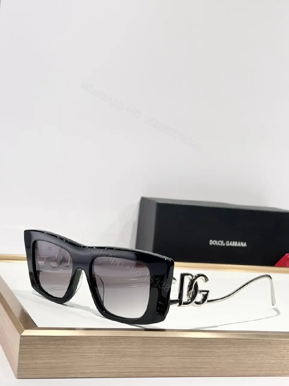 View 8 of Oversized Frame Sunglasses: Luxe, UV400, Modern Edge, Durable