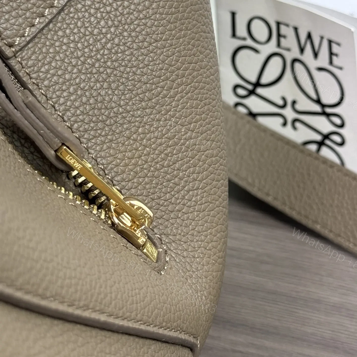 View 15 of 高仿Loewe*Hammock系列3170粒面小牛皮吊床手袋灰褐色小號免檢版