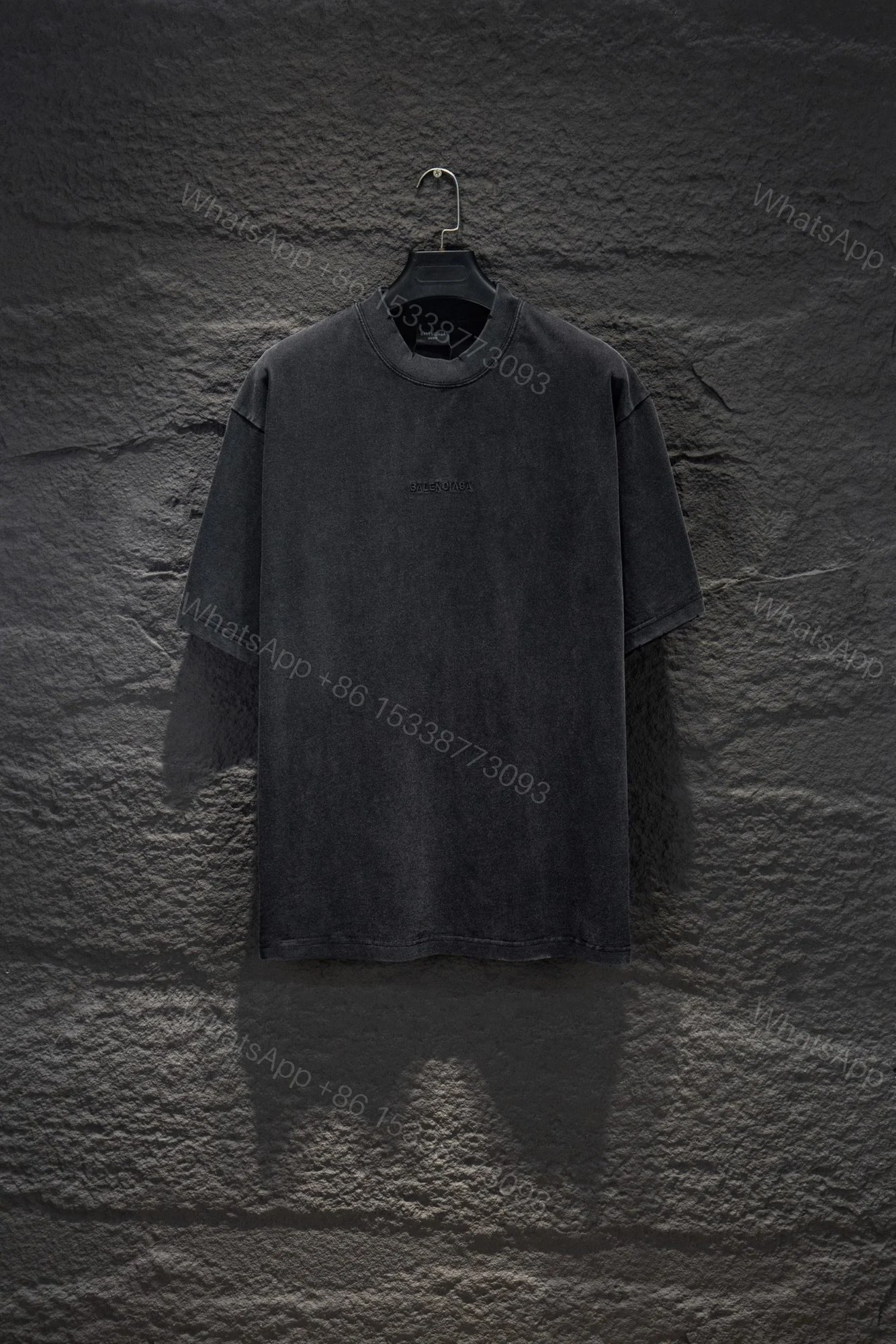 Balenciaga 高仿 男款 復古浮雕Logo短袖T恤 水洗街頭潮流款 — view 1