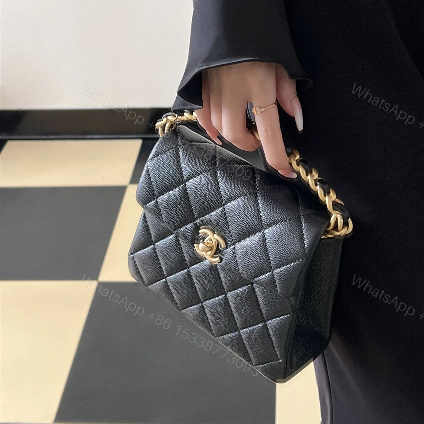 View 24 of 高仿Chanel*24S系列AS4472黑色球紋牛皮單肩包免檢版