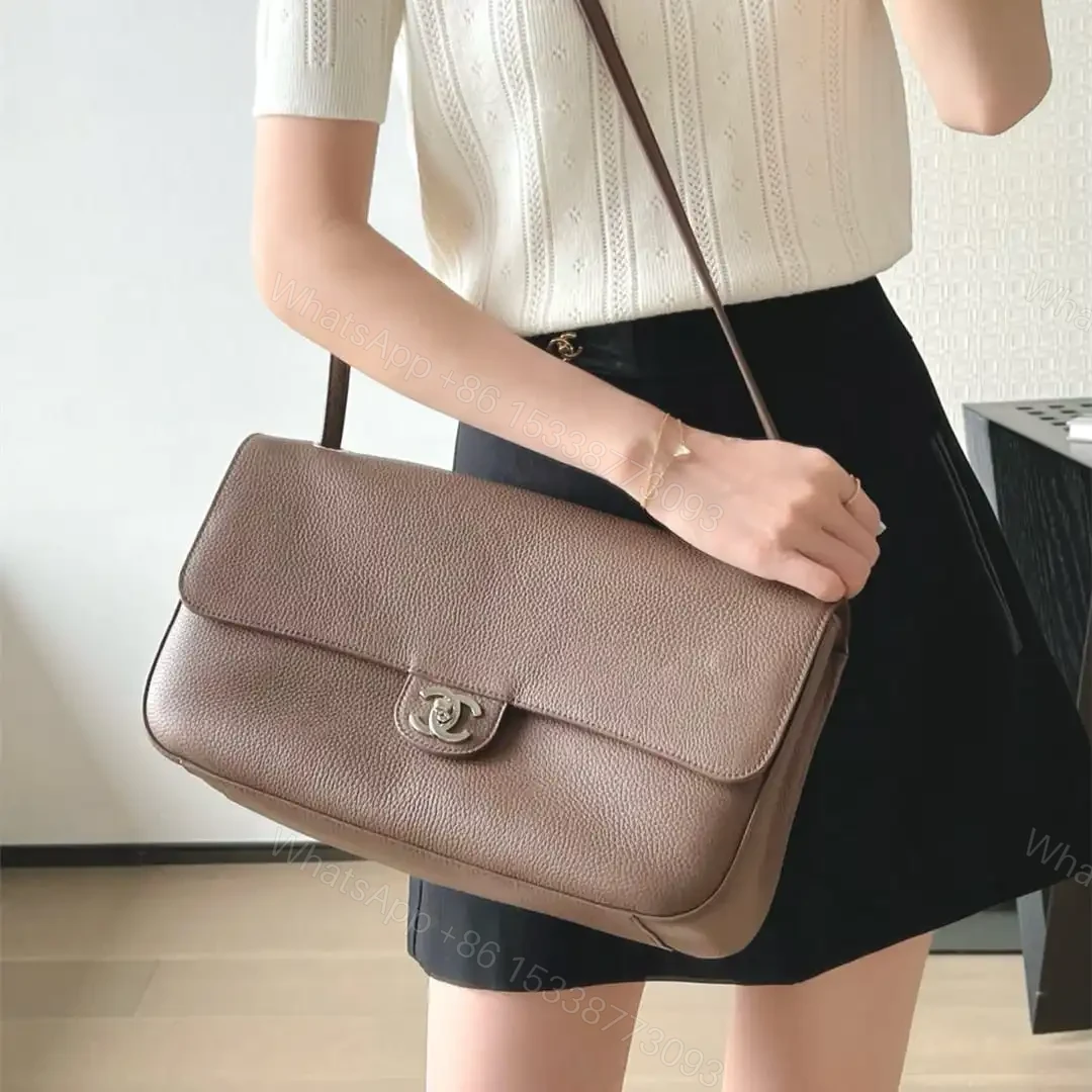 View 20 of 高仿Chanel*26S系列AS6231粒面小牛皮翻蓋包淺棕色大號免檢版