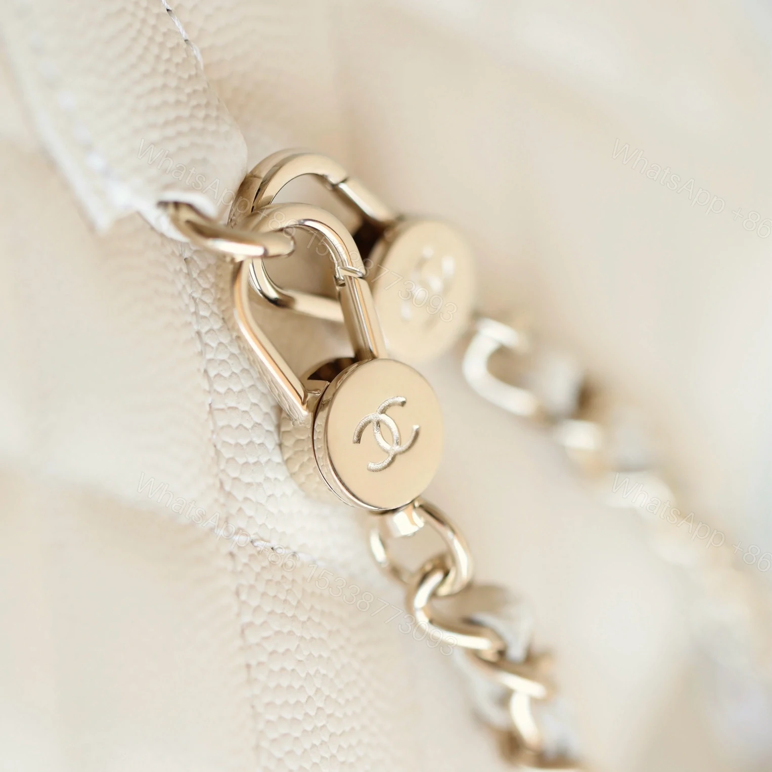 View 24 of 高仿Chanel*25C系列AS4406小球紋牛皮郵差包白色免檢版