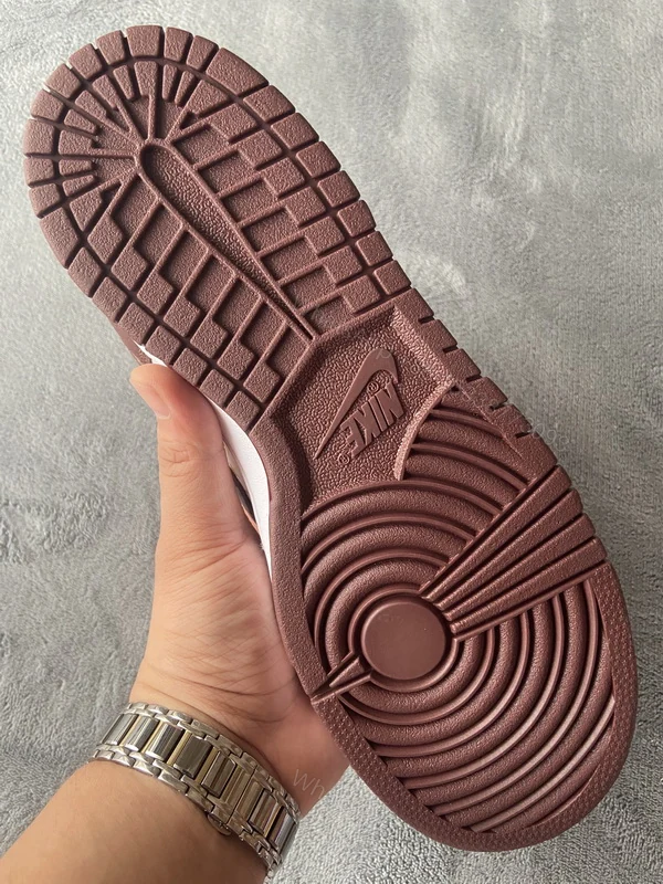 View 5 of Supreme x Nike SB Dunk Low "Brown Stars” DH3228-103