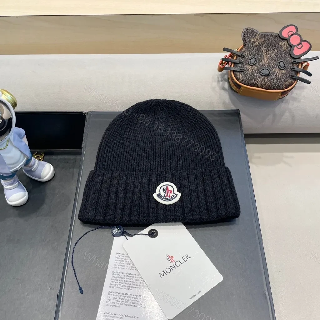 Black Knit Beanie – Ribbed Warmth, Subtle Luxury, Everyday Wear — view 1