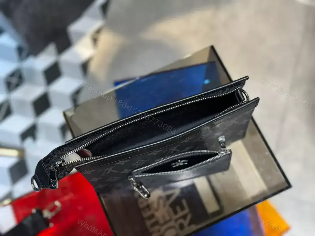 View 3 of LOUIS VUITTON GASTON WEARABLE WALLET – RRG071