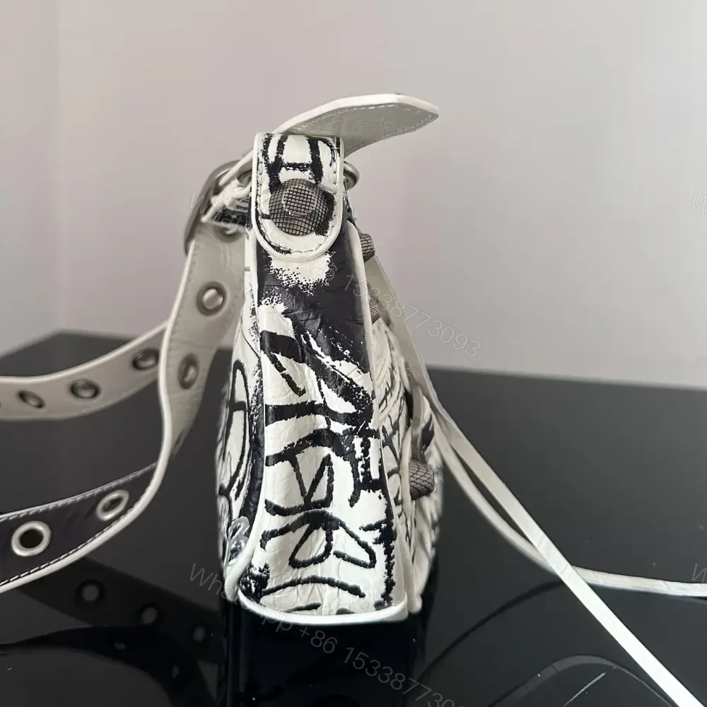 View 7 of 高仿Balenciaga*LeCagole系列餃子包塗鴉XS
