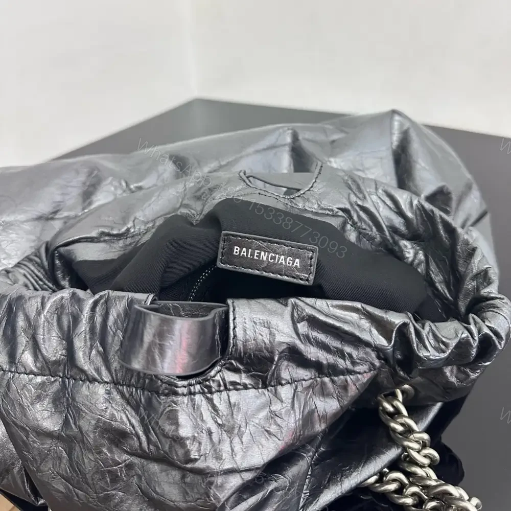View 9 of 高仿Balenciaga2023Crushtote褶皺牛皮購物袋大號