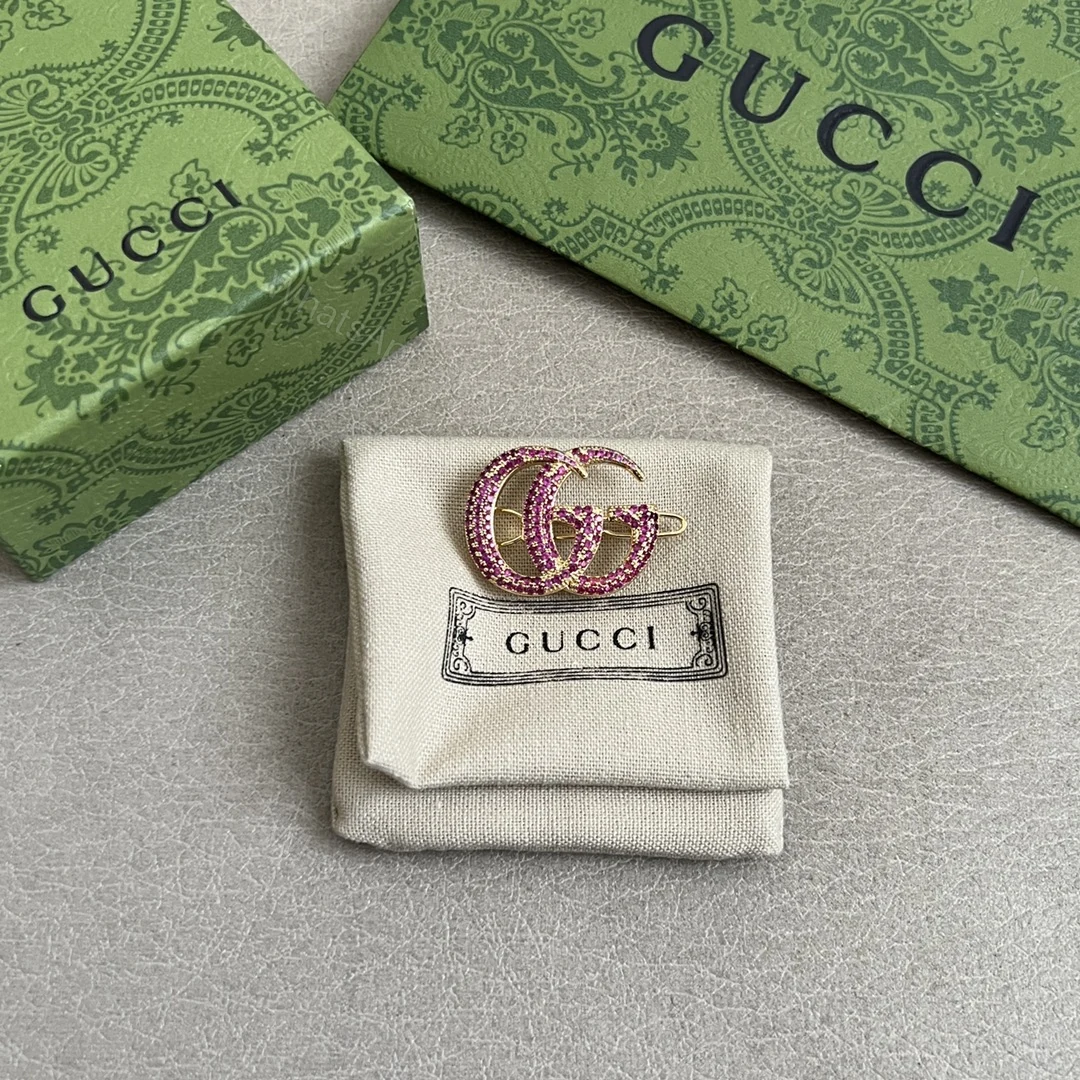 Gucci原單GG雙G胸針女款粉紅水鑽點綴典雅精緻推薦 — view 1