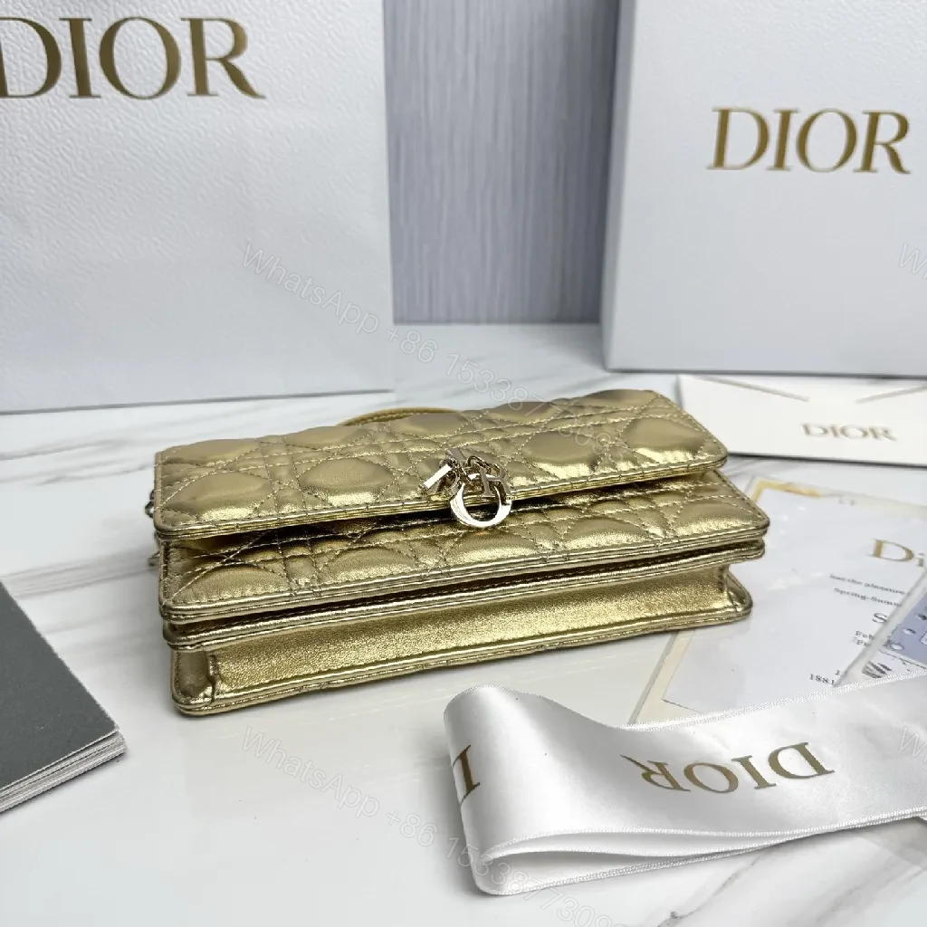 View 9 of Gold-Textured Chain Bag Deluxe: Ultra-Luxe, All-Day Shine, Compact