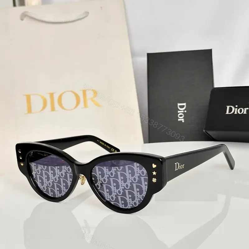 Chic Cat-Eye Sunglasses: Patterned Lens, Gold Accents, UV400 — view 1