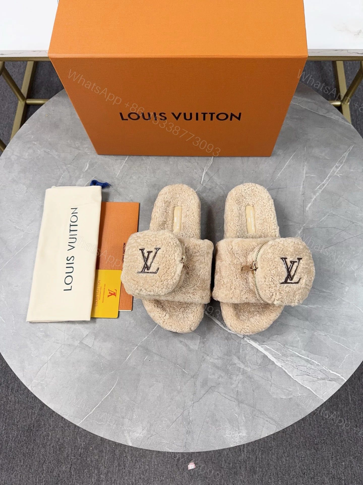 LV 高仿羊羔絨拖鞋 米色口袋款 — view 1