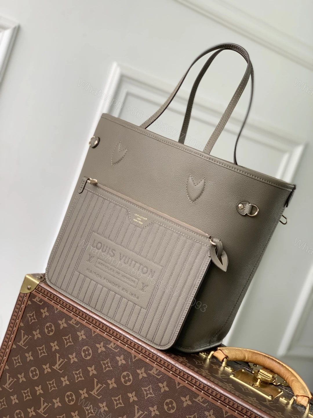 LV高仿灰色皮革托特包 附拉鍊內袋 精品通勤款 — view 1
