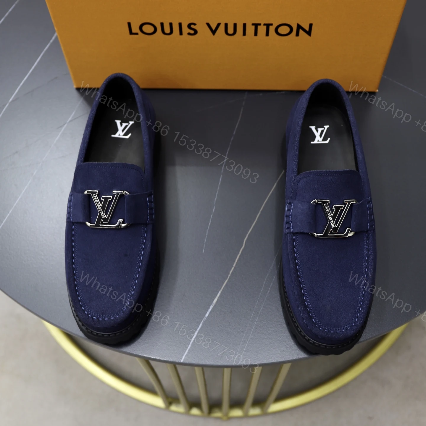 LV A貨深藍麂皮樂福鞋清新造型大Logo金屬點綴設計 — view 1