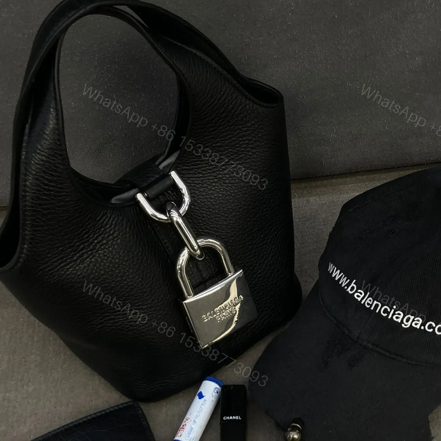 View 10 of 高仿Balenciaga*Locker水桶包2024早春S