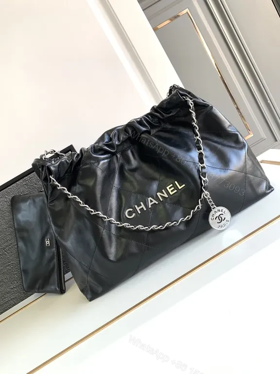 Quilted Black Leather Tote with Chain - Luxe Everyday Bag — view 1