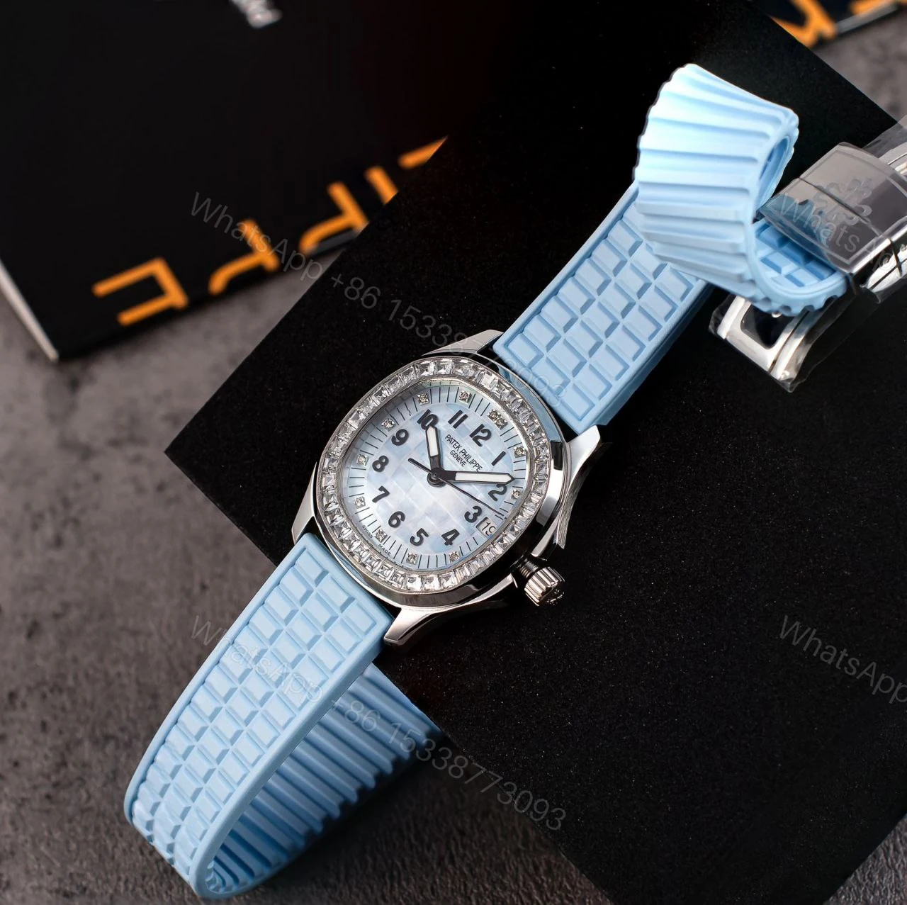 Patek Philippe Rose Gold – Ladies – Aquanaut — view 1