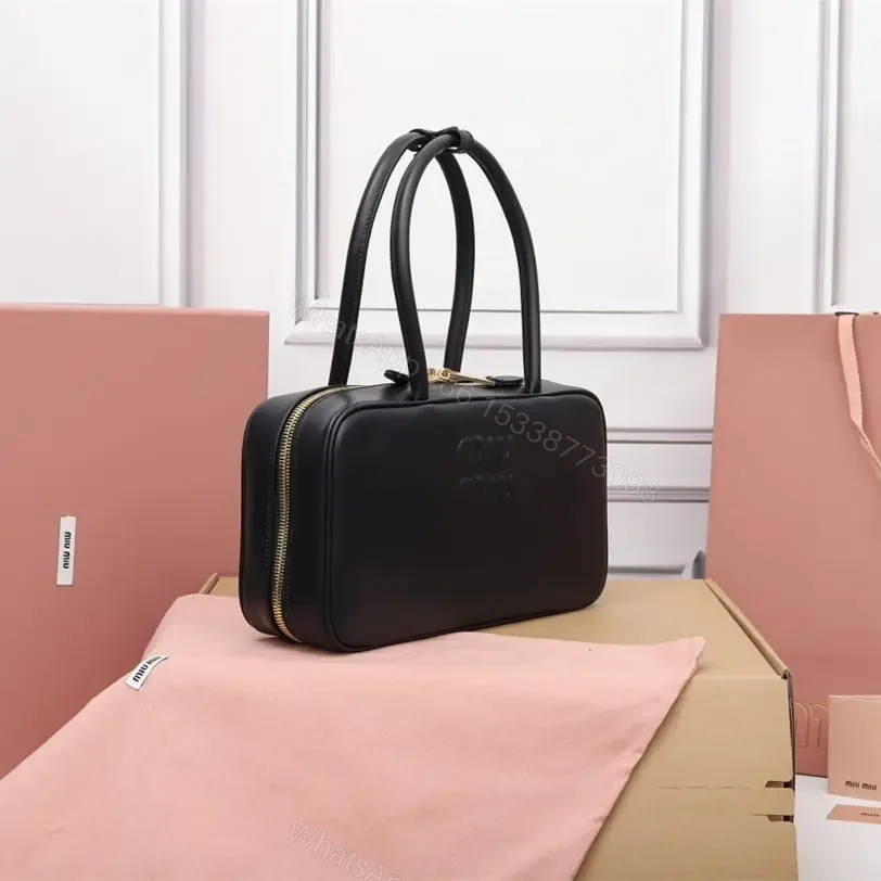 View 3 of 高仿miumiu*5BB172壓紋LOGO手提包小牛皮黑色免檢版