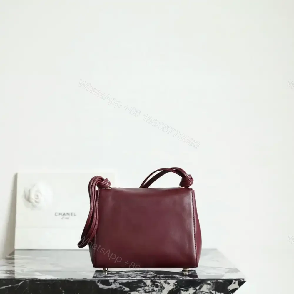 View 2 of 高仿Chanel*26A系列AS6223高級手工坊口蓋包酒紅色小號免檢版