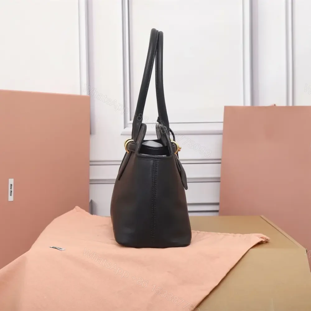 View 4 of 高仿miumiu*Aventure系列5BG310小牛皮Tote手袋黑色免檢版