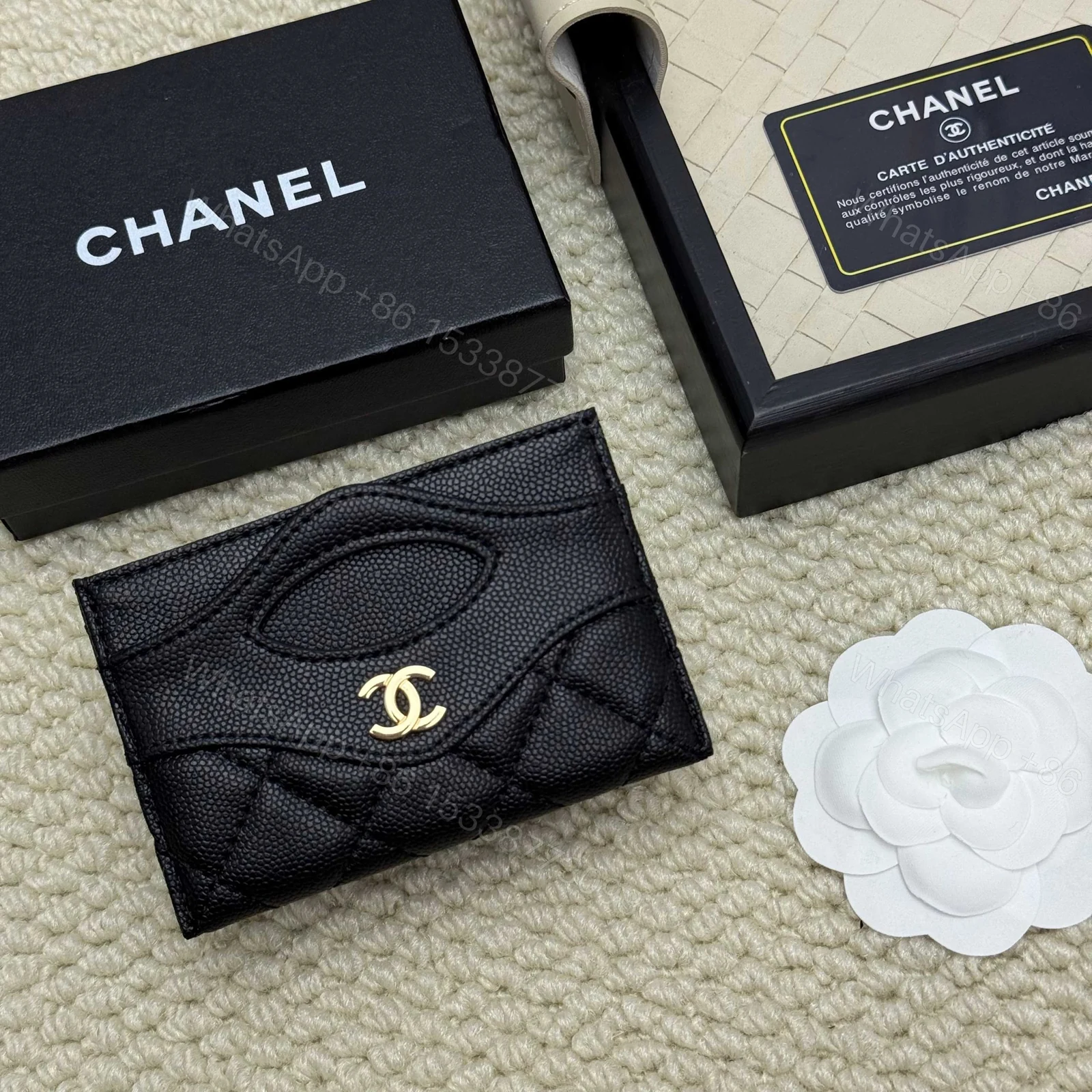 Chanel 高仿卡夾 女用金扣設計款 菱格皮革簡約風格 — view 1