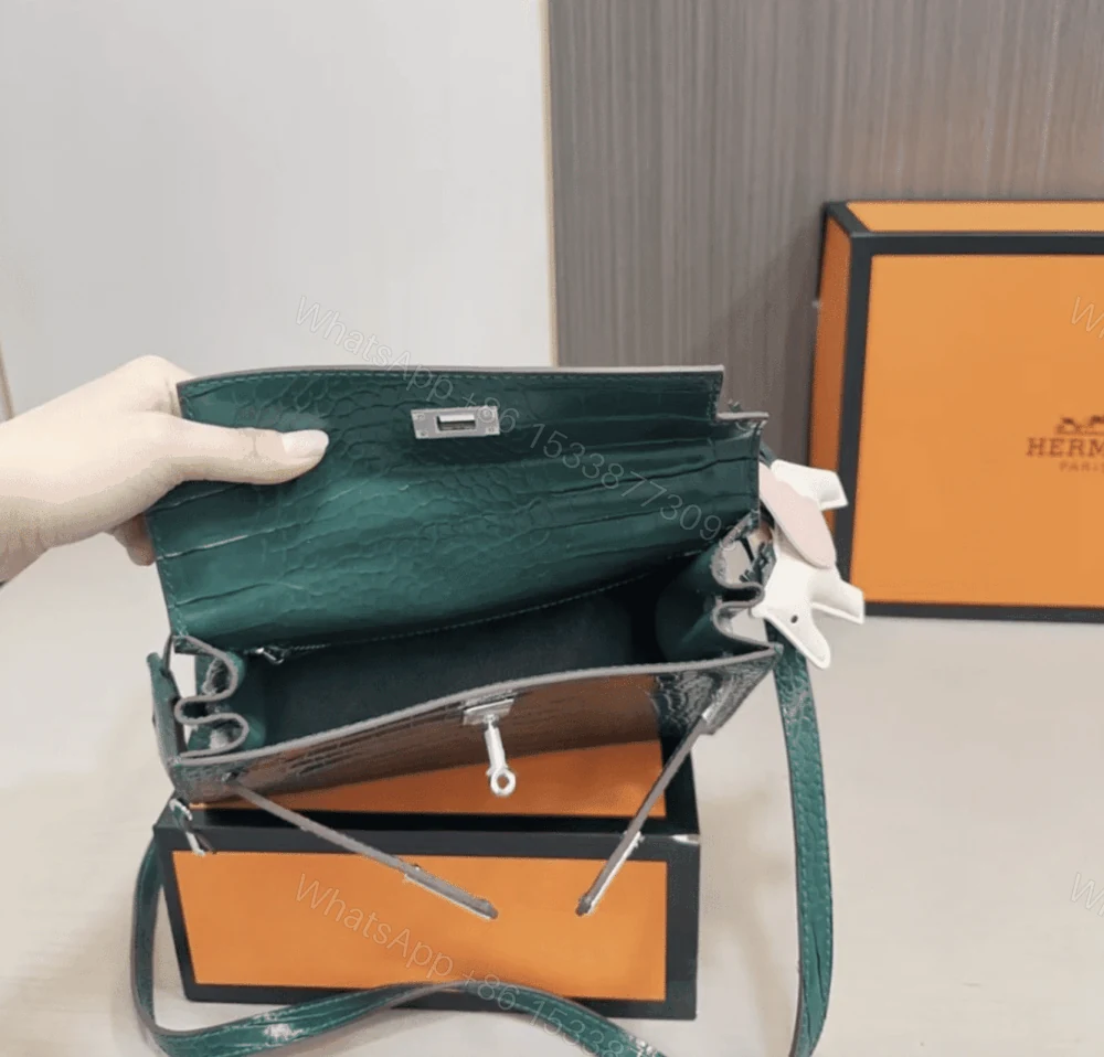 View 3 of Hermès Kelly 25 Alligator Vert Emerald 25Cm