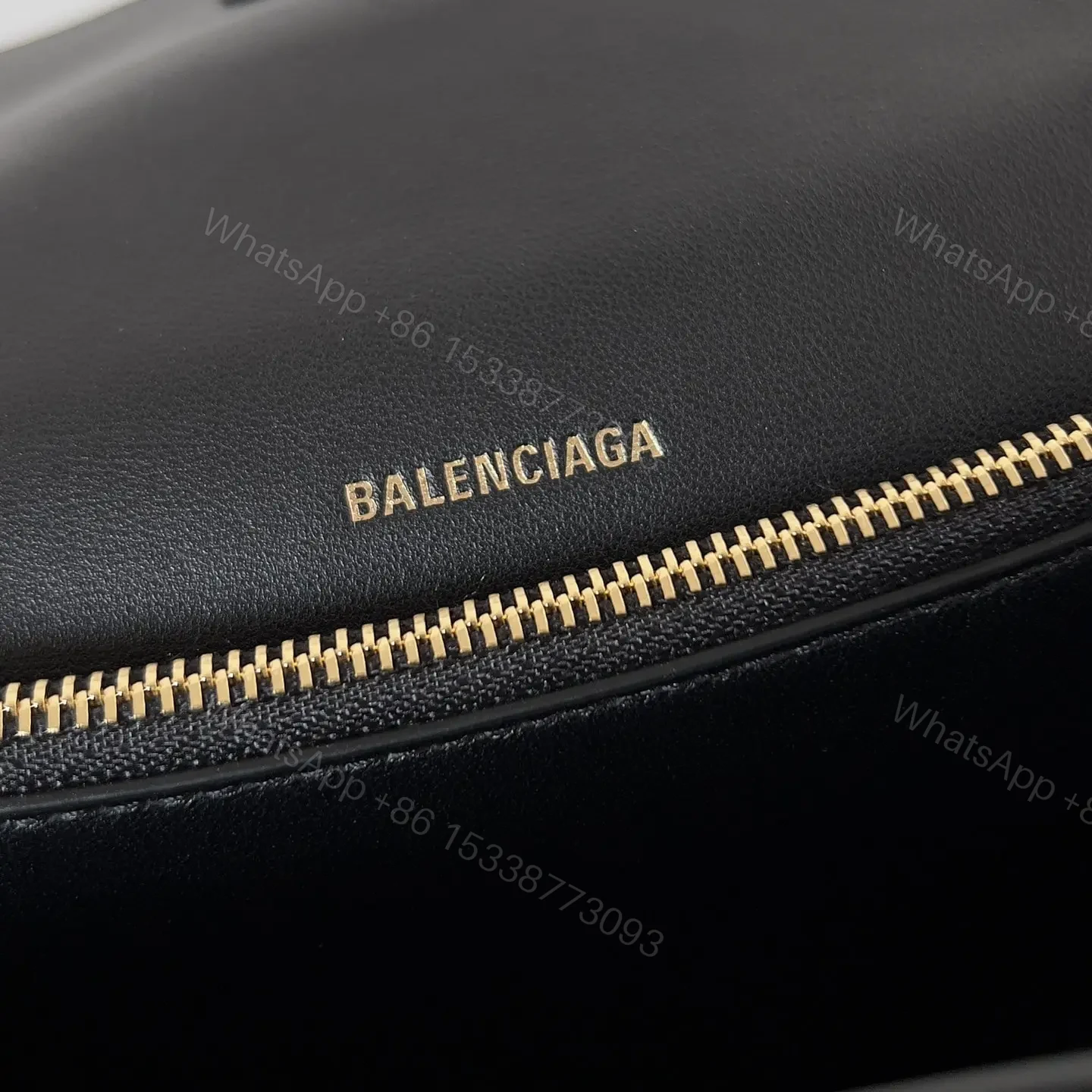 View 8 of 高仿BalenciagaCrush系列單肩包黑金XS