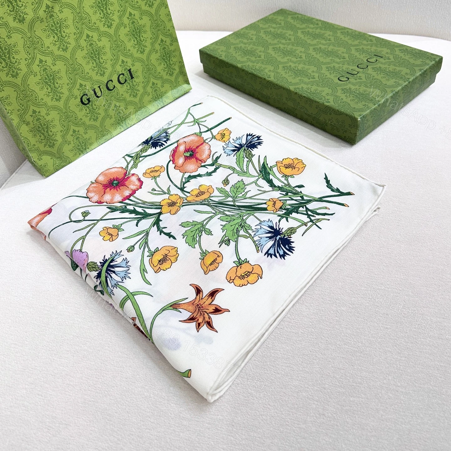 Gucci 高仿女款絲巾 花卉印花款 春日優雅首選 — view 1