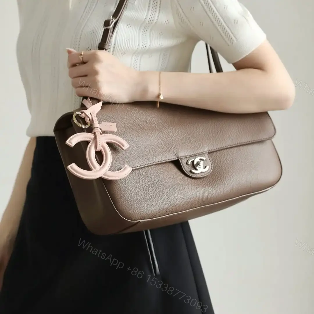 View 25 of 高仿Chanel*26S系列AS6231粒面小牛皮翻蓋包淺棕色大號免檢版