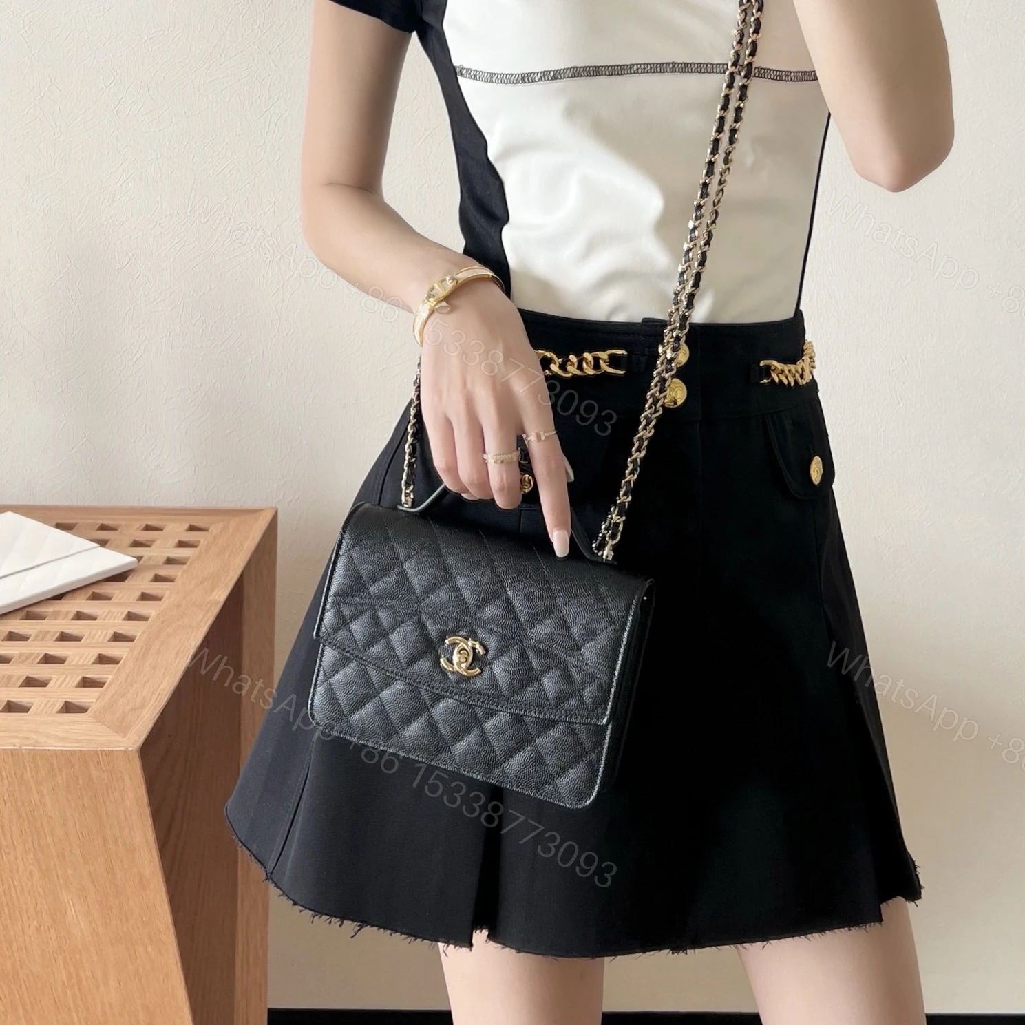 View 10 of 高仿Chanel*25C系列AS4406小球紋牛皮郵差包黑色免檢版