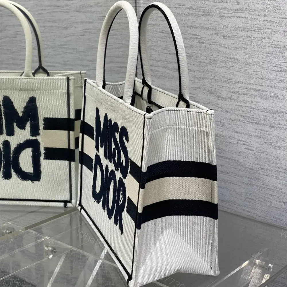 View 2 of 高仿Dior*BookTote系列M129M19D購物袋Miss白色中號免檢版