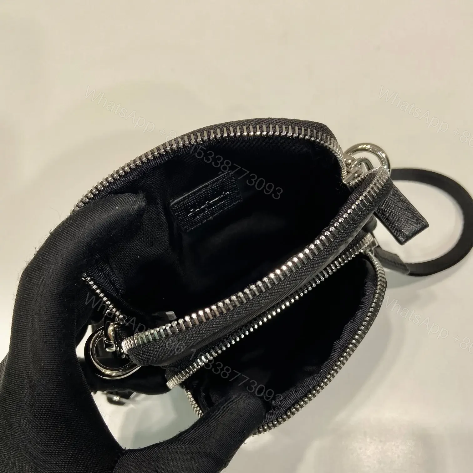 View 9 of 高仿Prada*Re-Edition系列2ZT024手機包免檢版