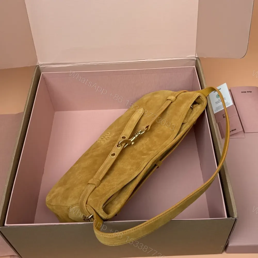 View 5 of 高仿miumiu*Aventure系列5BC181麂皮腋下包黃色中號免檢版