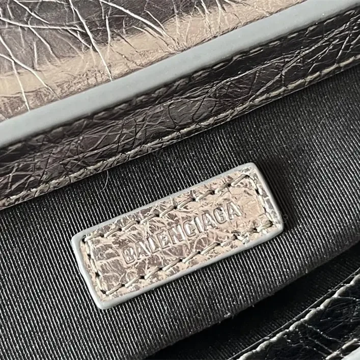 View 16 of 高仿Balenciaga*LeCagole2024新款法棍包銀色XS