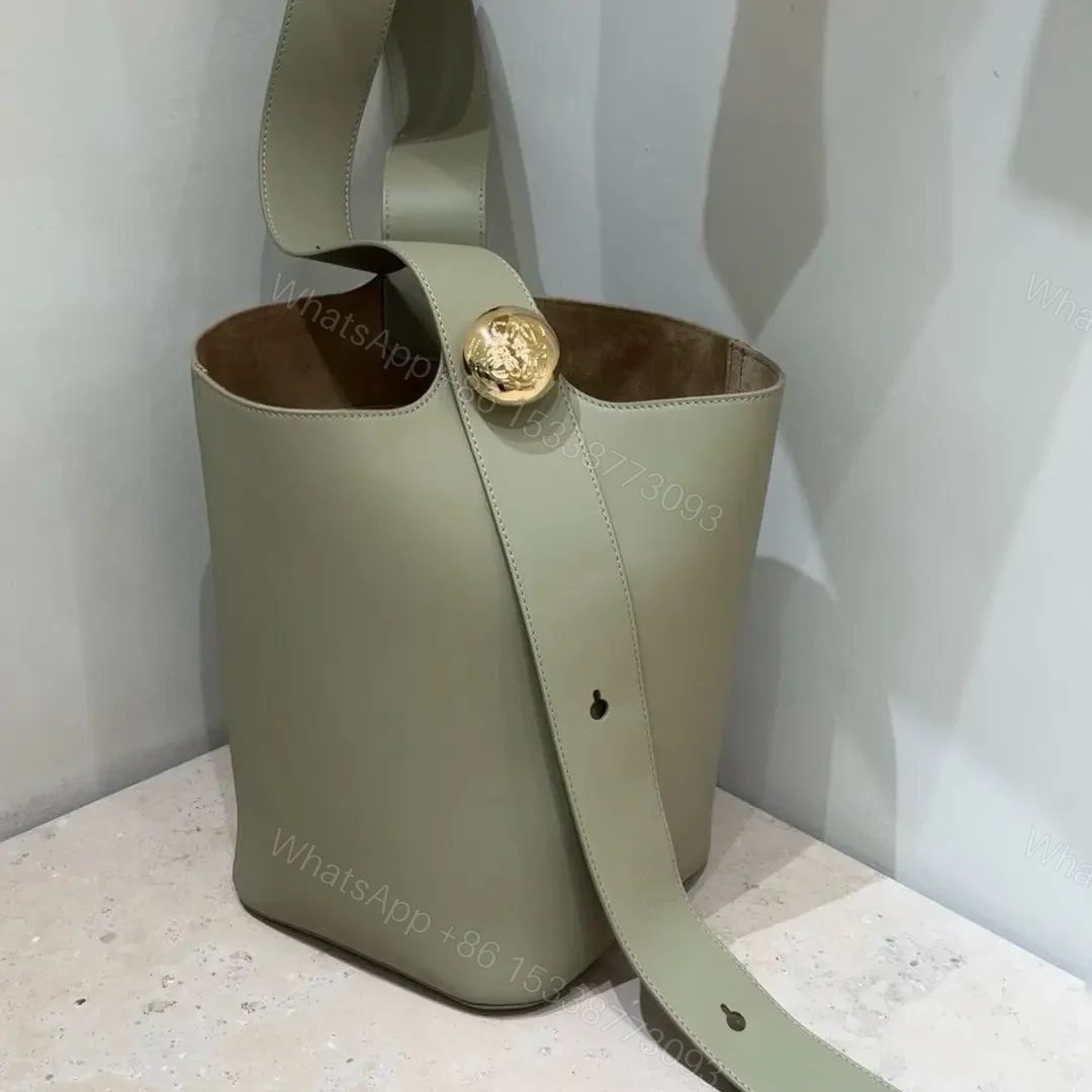 View 14 of 高仿Loewe*Bucket系列4787水桶包桉樹綠色中號免檢版