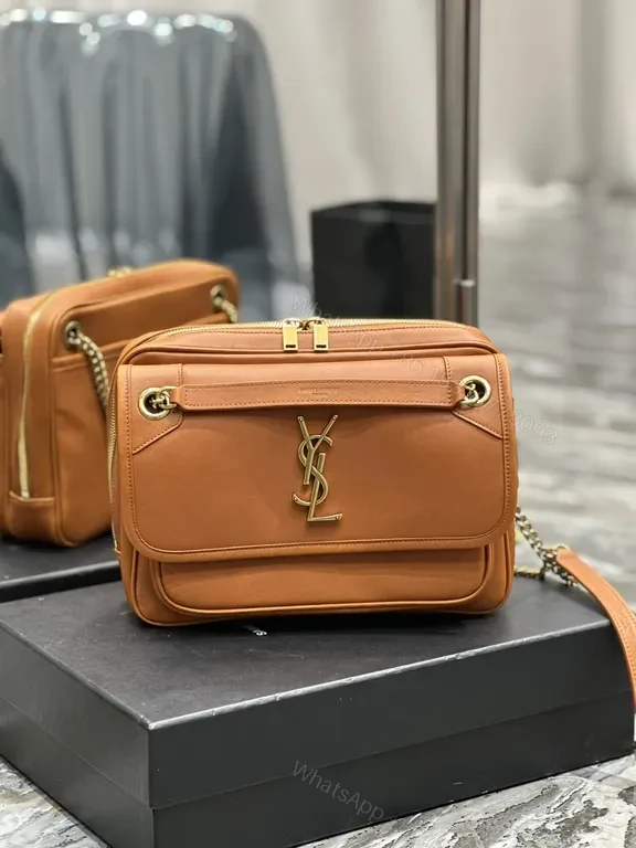 Chic Leather Shoulder Bag: Gold Hardware, Everyday Luxe — view 1