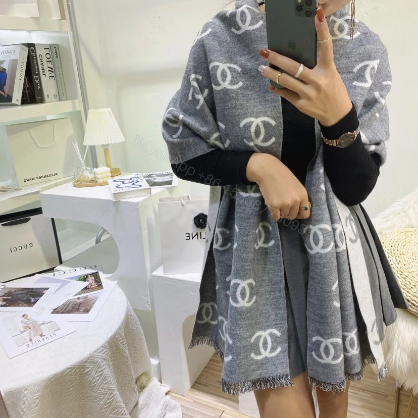 View 3 of EN – Luxury CHL Scarf 010