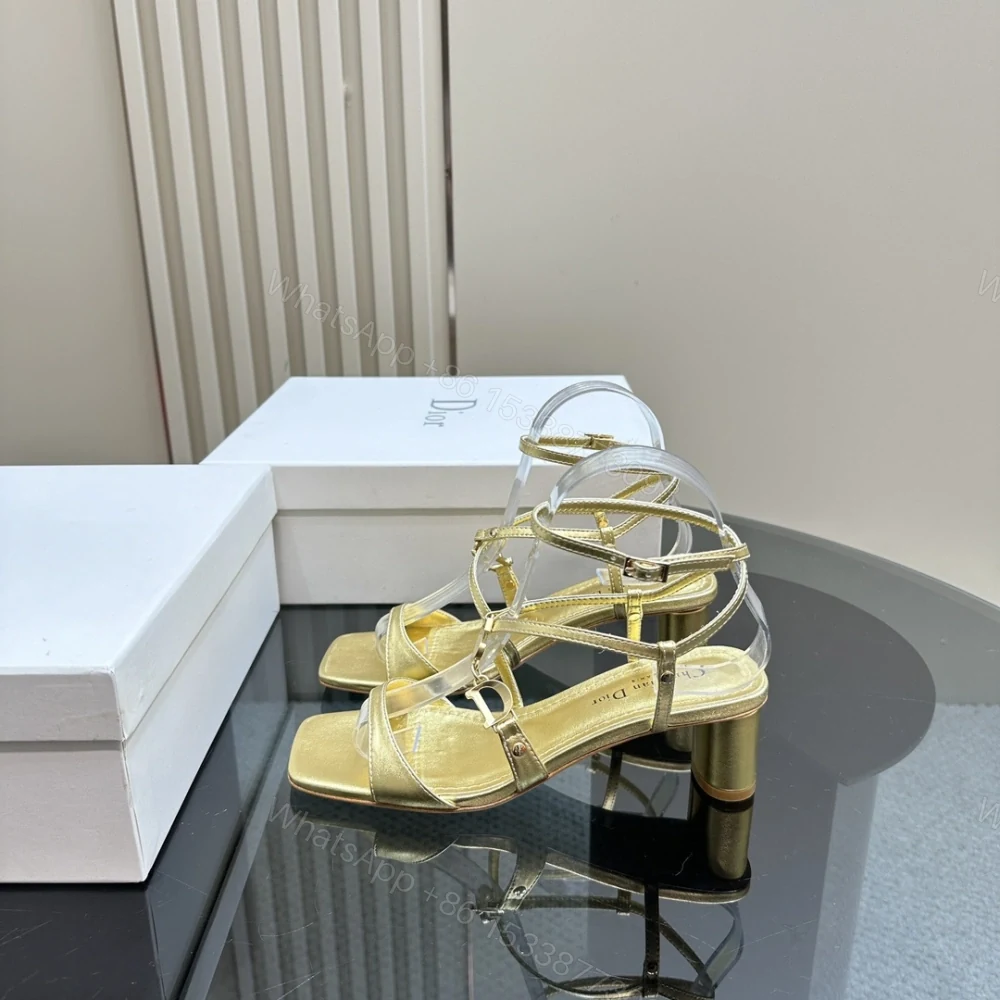 高仿Dior*Cest系列KCU057金屬配飾露趾低跟涼鞋金色4CM免檢版 — view 1