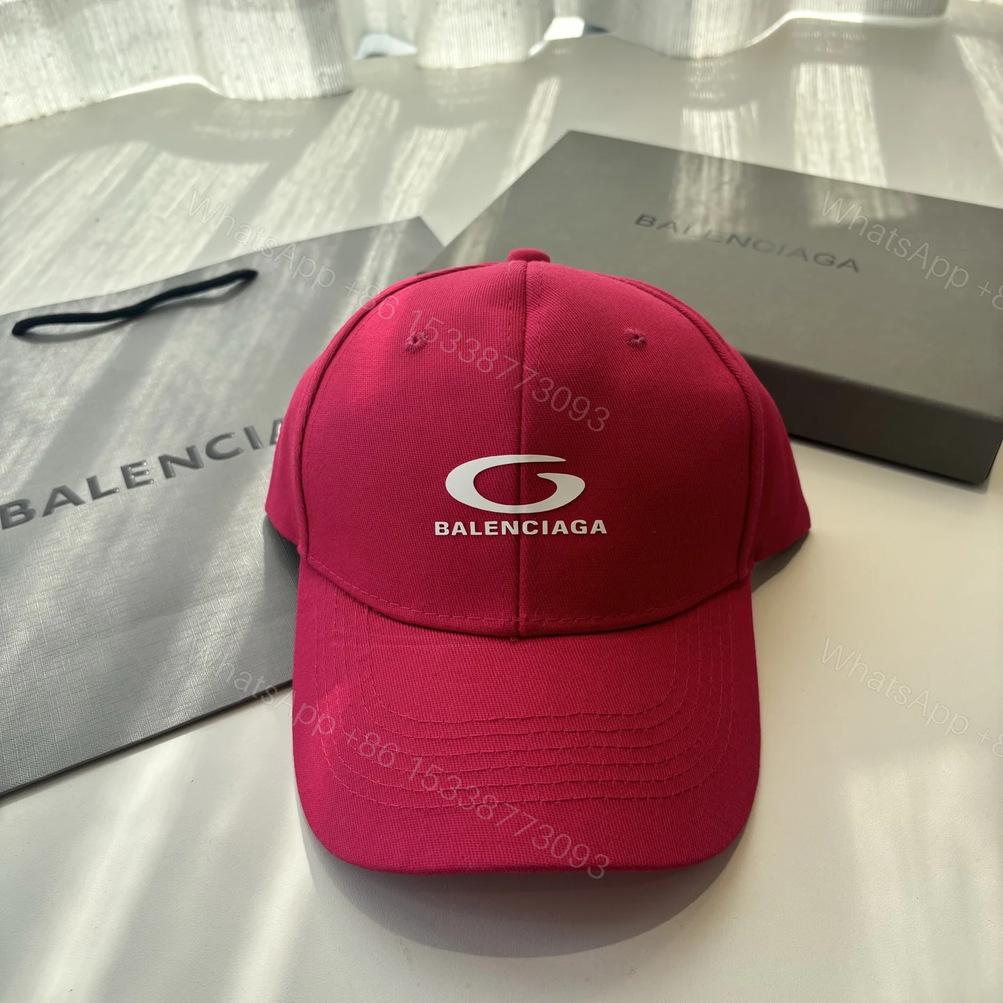 Balenciaga原單男女款棒球帽亮粉色Logo設計潮流百搭帽款 — view 1