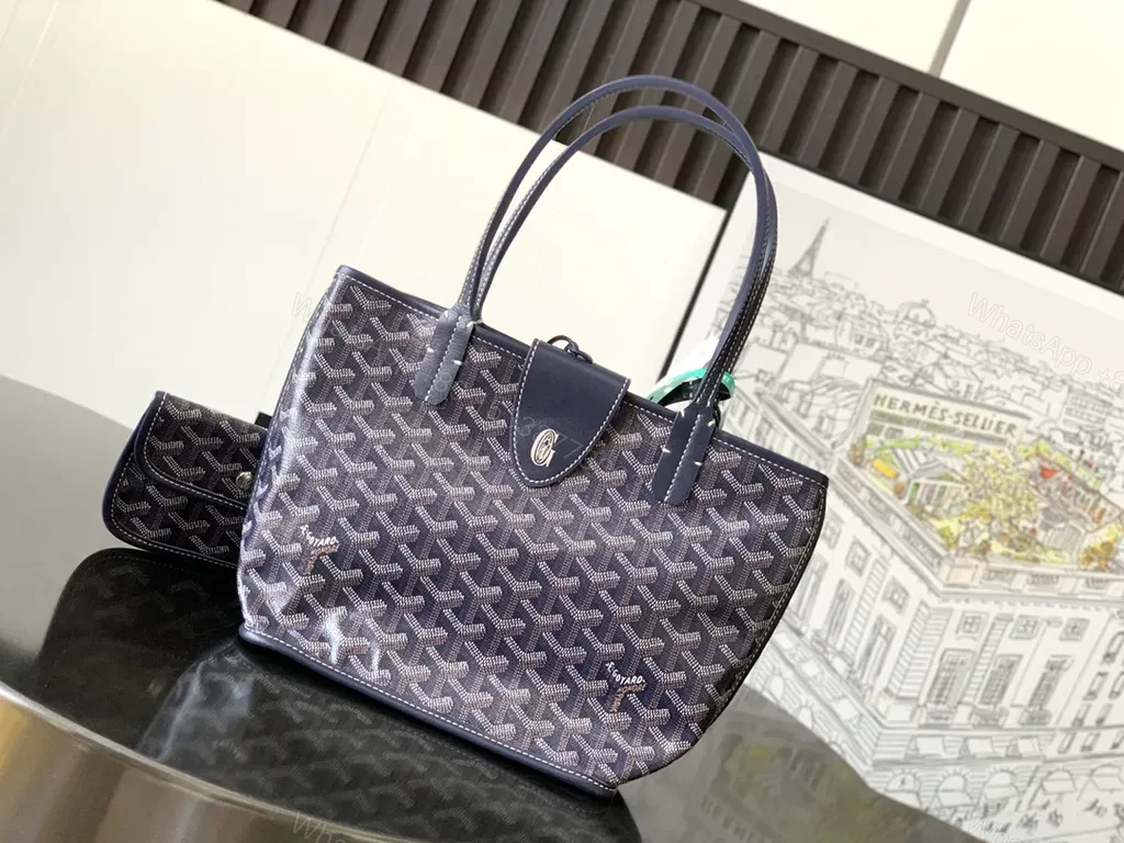 Structured Elegance Day Tote: Geometric Pattern, Durable Luxe Bag — view 1
