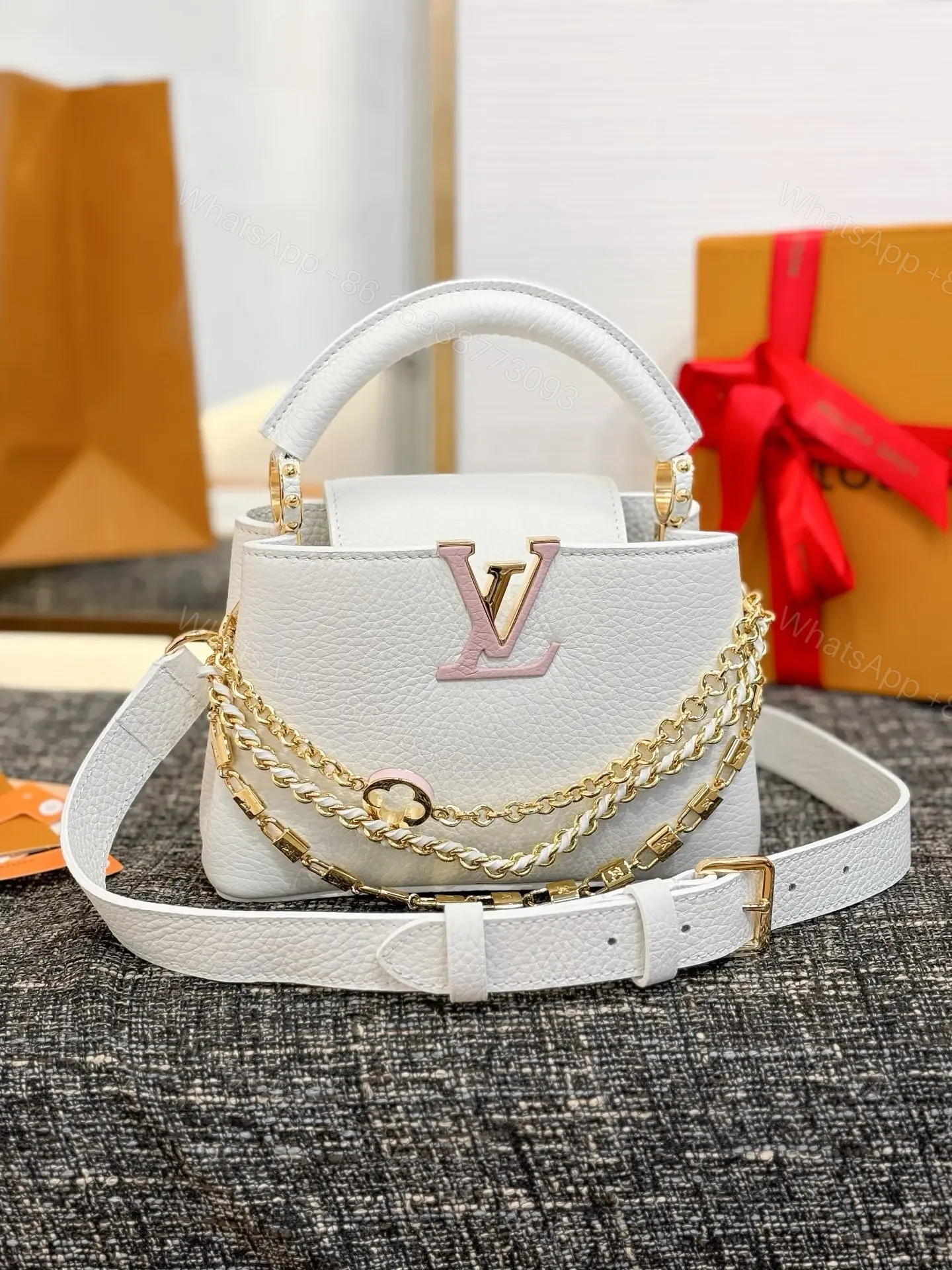 Louis Vuitton Capucines bag in white Taurillon leather — view 1