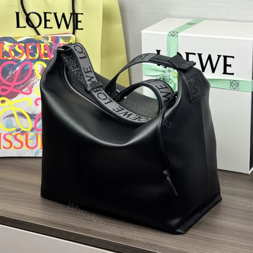 View 4 of 高仿Loewe*Cubi系列1100小牛皮斜挎包黑色大號免檢版