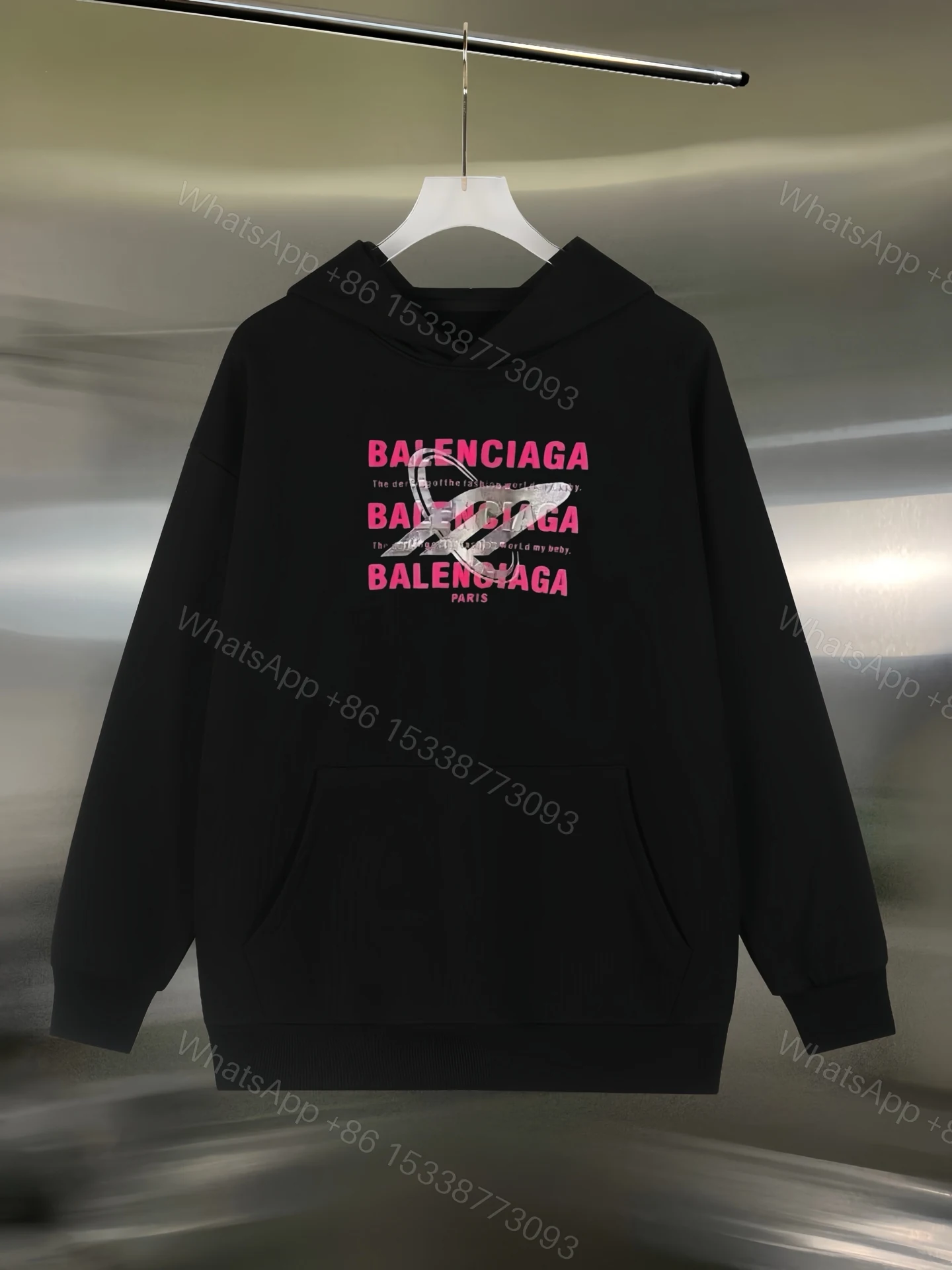 Balenciaga黑色LOGO速度線A貨帽T,視覺張力滿點連帽衛衣 — view 1