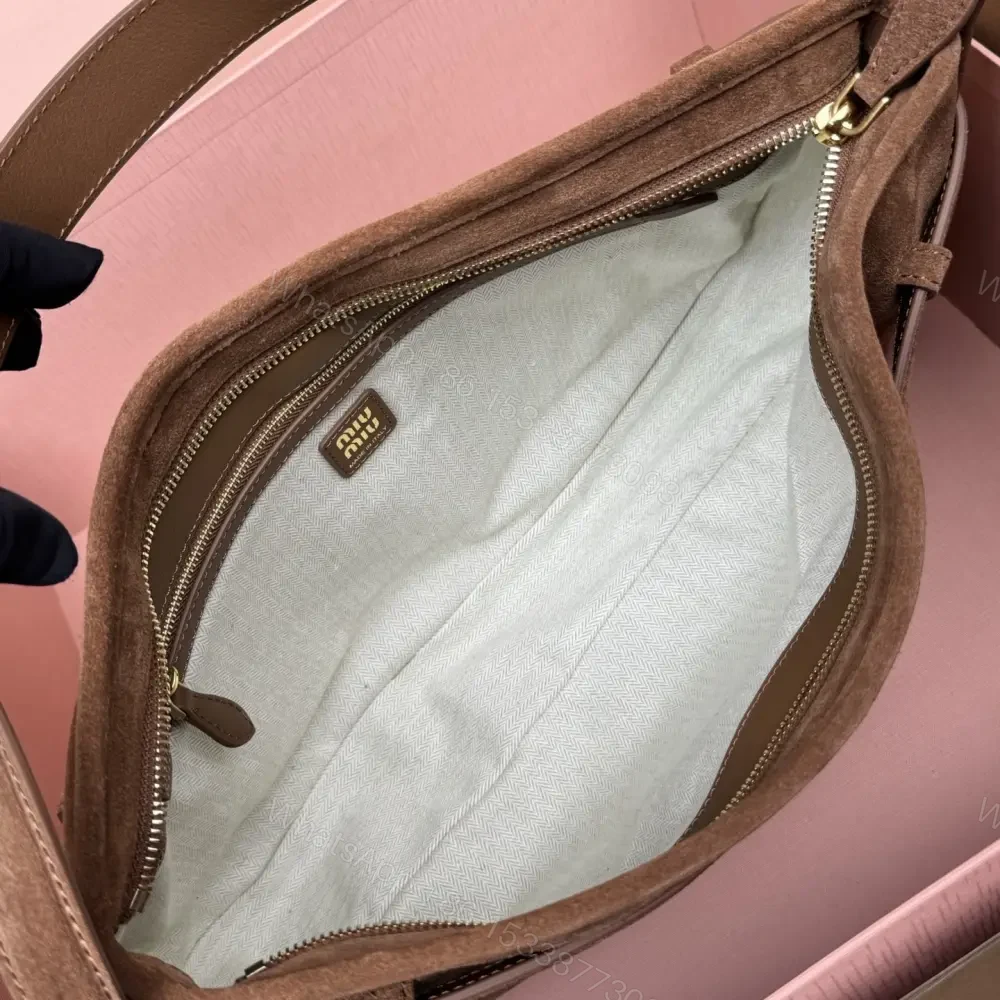 View 9 of 高仿miumiu*Aventure系列5BC181麂皮腋下包駝色中號免檢版